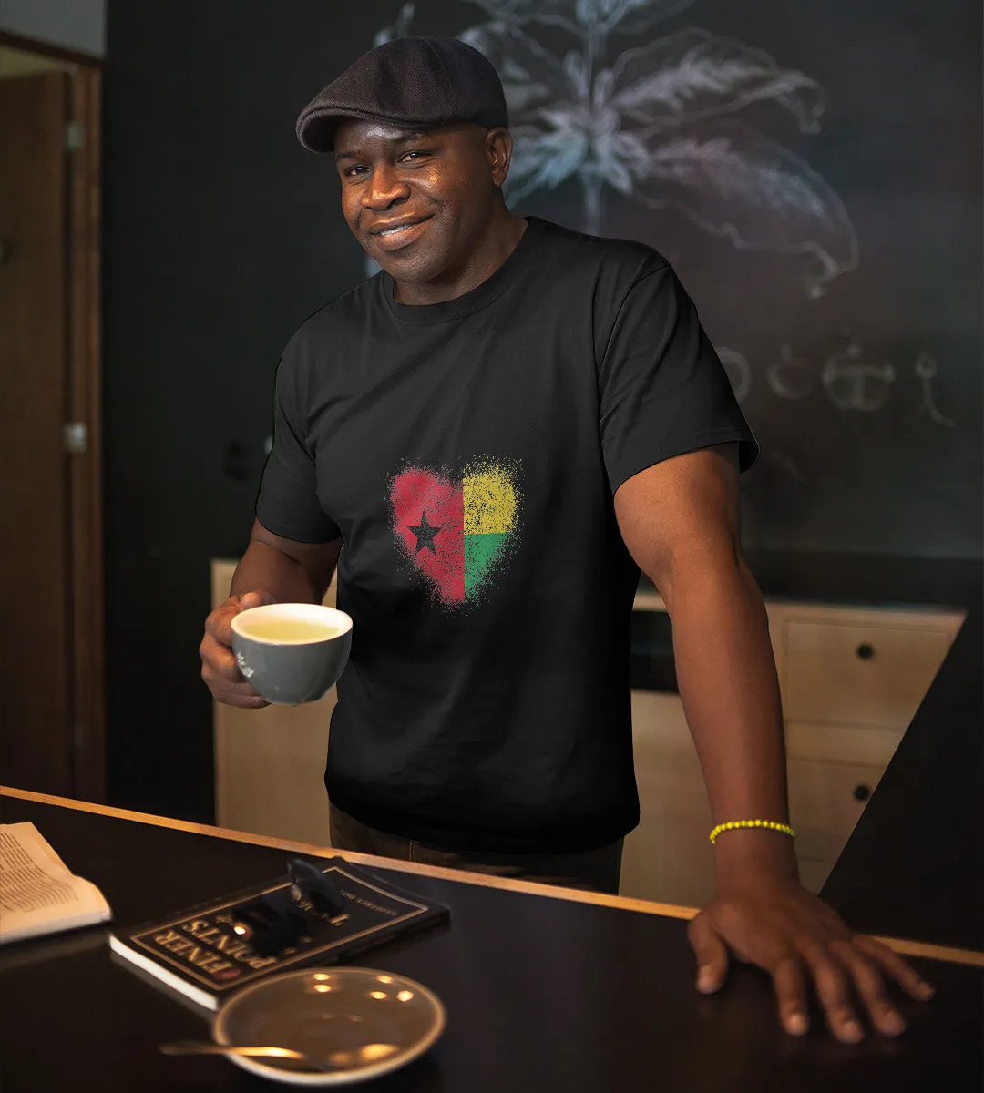 1sttheworld T-Shirt - Heart Guinea Bissau T-Shirt Black A35